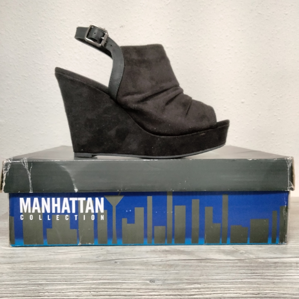 Manhattan collection black wedges